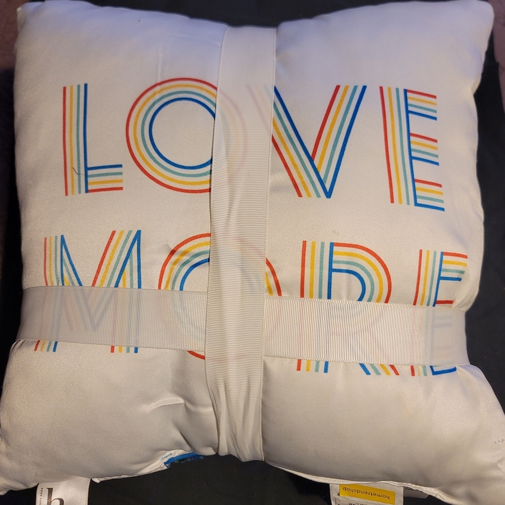 2 piece- Decorative Pillows "LOVE MORE"